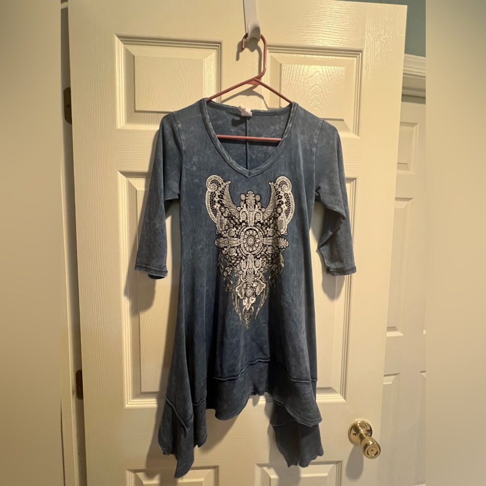 Blue Cotton Chambray Three Quarter Sleeve Top with Rhinestone Design Size Medium